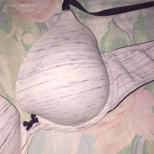 Victoria’s Secret 38c bra